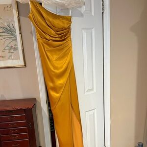 Elegant Gold Evening Gown